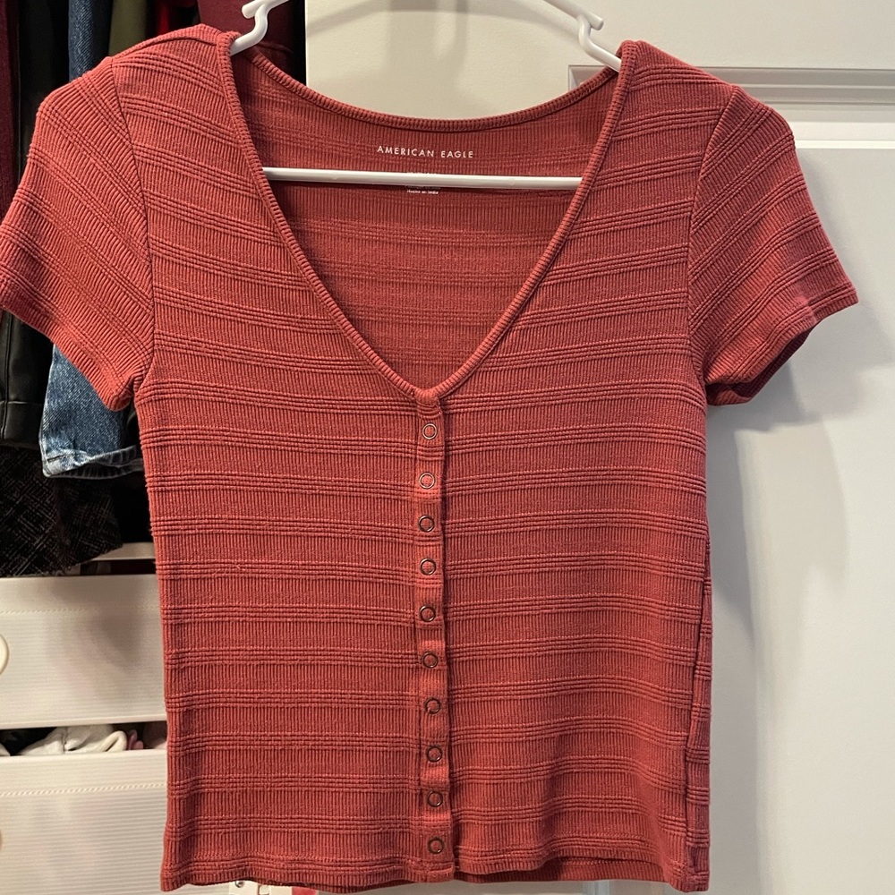 American Eagle crop top, size small. Color is like a burnt red